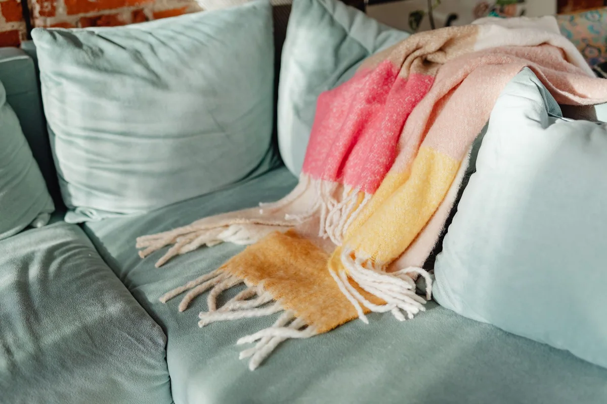 Bedding folded together with its matching pillowcases on a closet shelf