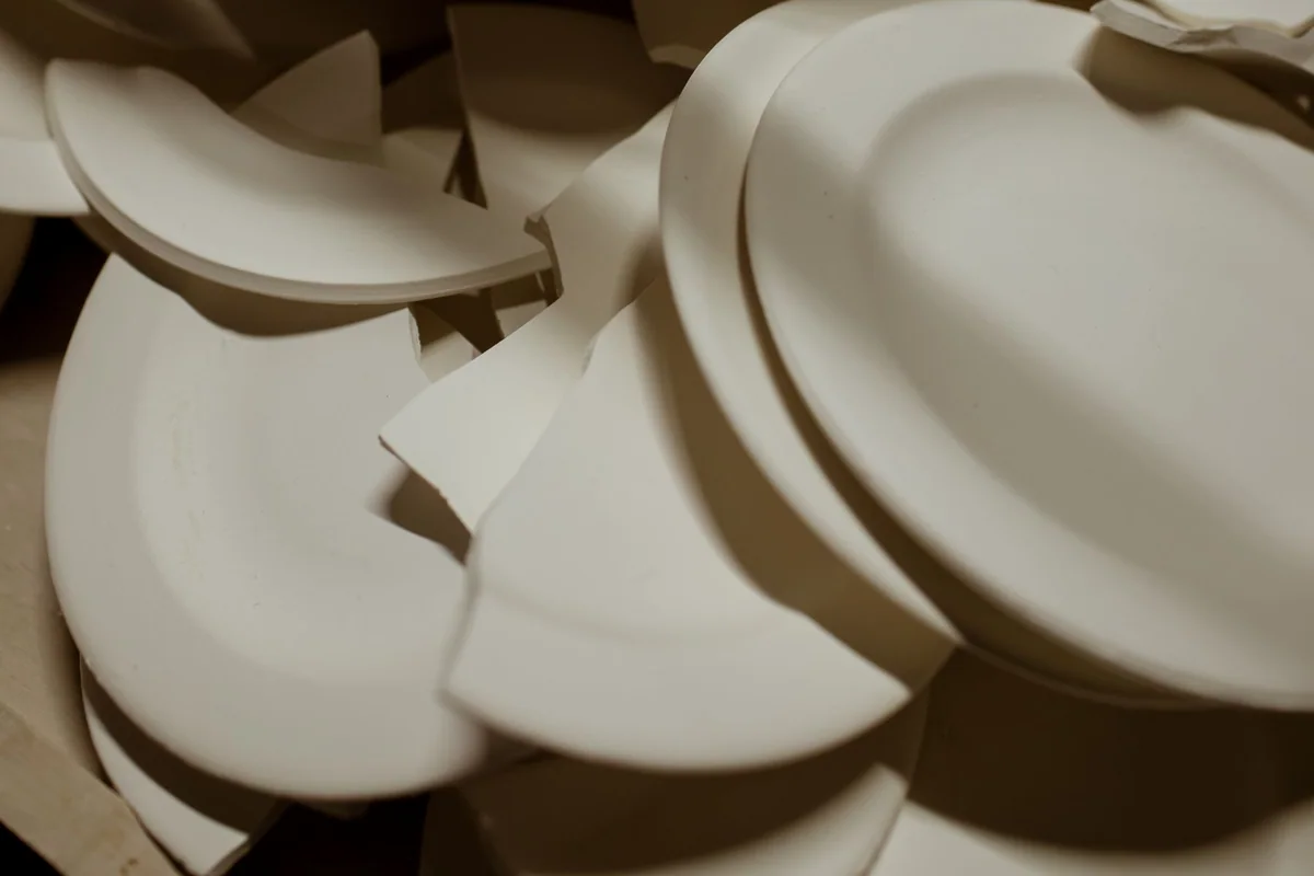 Comparing the thickness and stack height of two dinner plates
